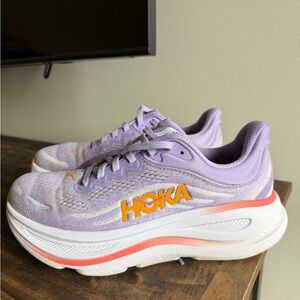 Women’s Hokas bondi 9